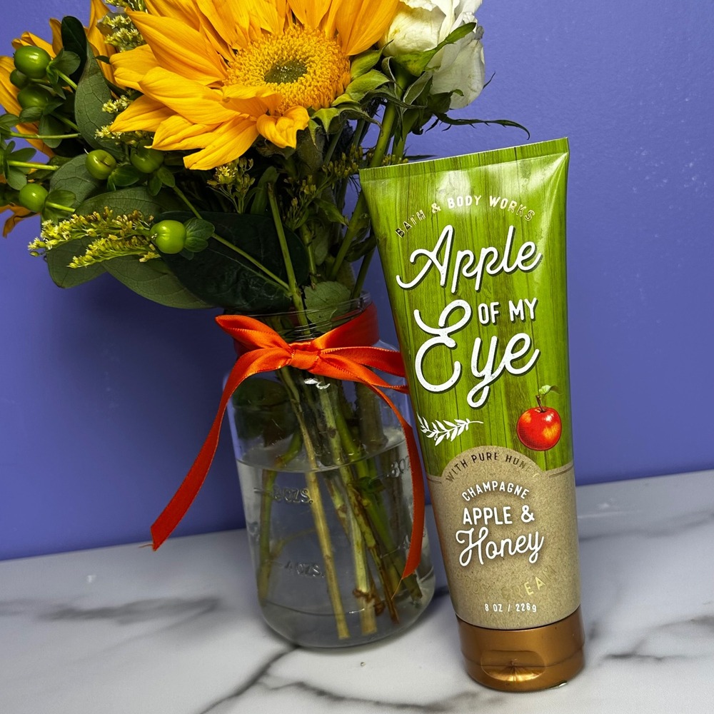 Bath & Body Works Apple of My Eye Body Cream Champagne Apple & Honey 8oz RETIRED